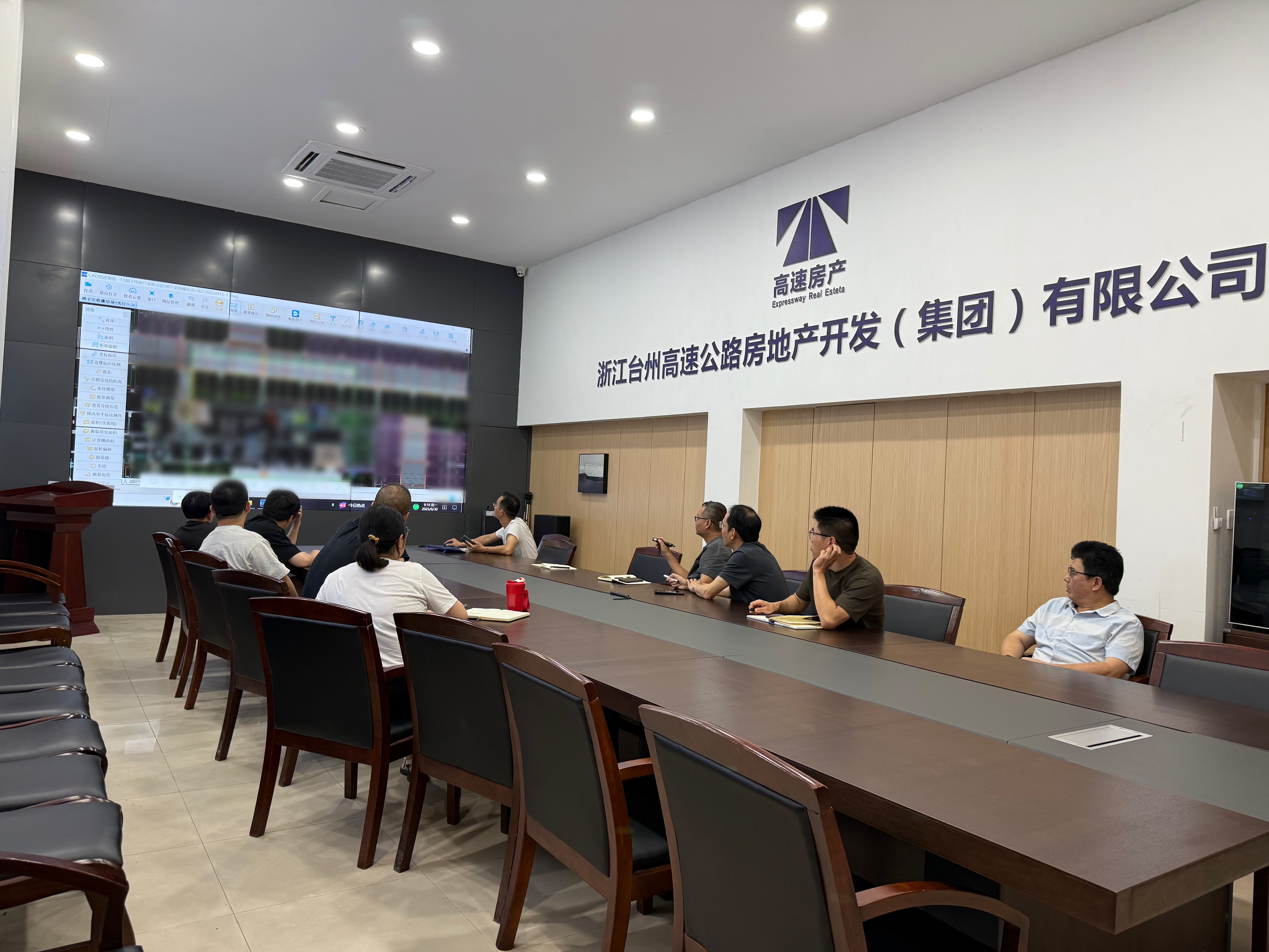 1751617485967571.jpg 會(huì)場.jpg