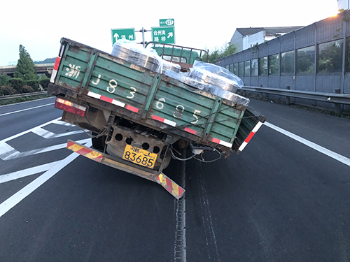 圖為事故車輛(周峰攝).jpg