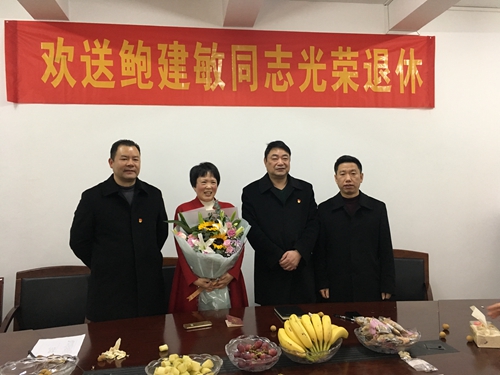 歡送會上領(lǐng)導(dǎo)合影_副本.jpg