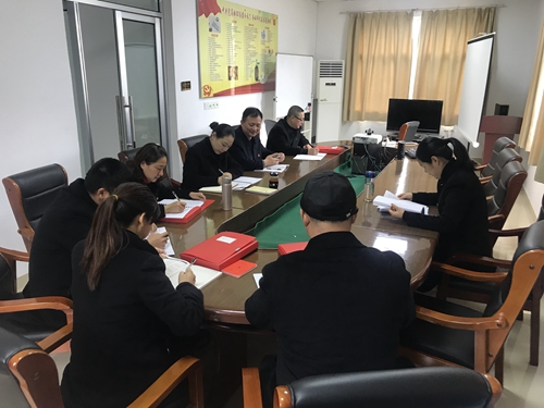 20181212 臨海南收費所黨支部組織學(xué)習(xí)《中國共產(chǎn)黨支部工作條例(試行)》 徐蘇蘇攝_副本.jpg