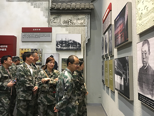 圖為參觀浙西南革命根據(jù)地紀(jì)念館(夏蓮萍攝)1.jpg